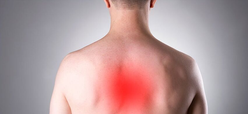 A osteocondrose torácica é sinalada por unha dor persistente na columna vertebral