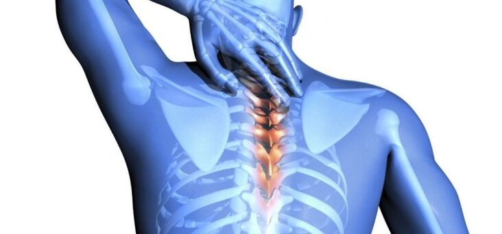 Danos na columna vertebral como causa de dor entre os omóplatos
